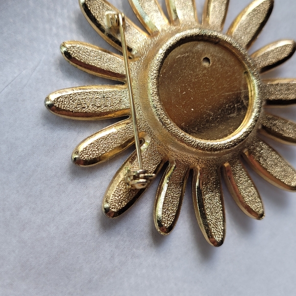 Lot of Vintage Floral Brooches - Picture 10 of 15